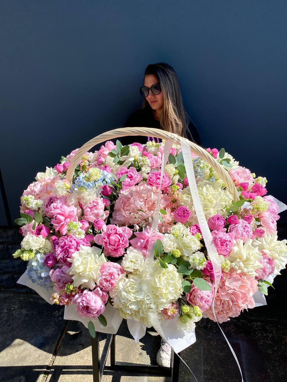 Премиум цветочная корзина в Шахтах