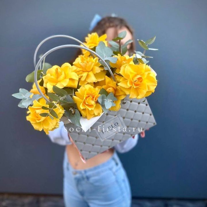 Сумочка с розами "Эдель" в Шахтах