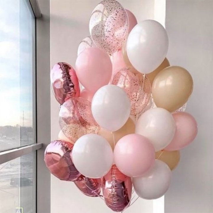 Фонтан шаров розового и белого цветов в Шахтах