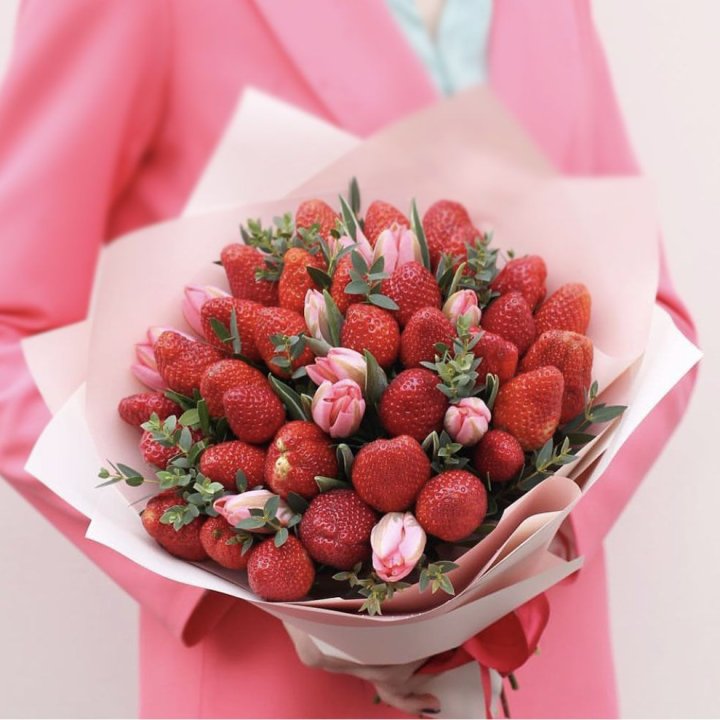 Тюльпаны и клубника в Шахтах