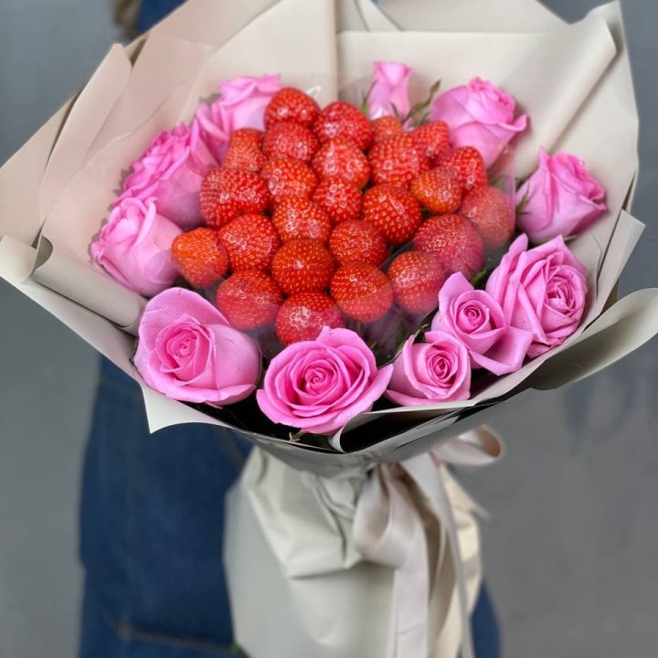 Клубника и розы в Шахтах
