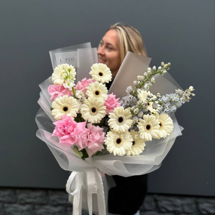 Букет роз и гербер в Шахтах