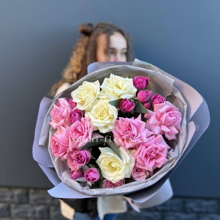Букет французских и пионовидных роз в Шахтах