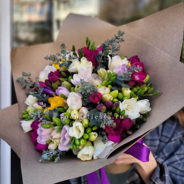 Букет фрезий "Радуга" в Шахтах
