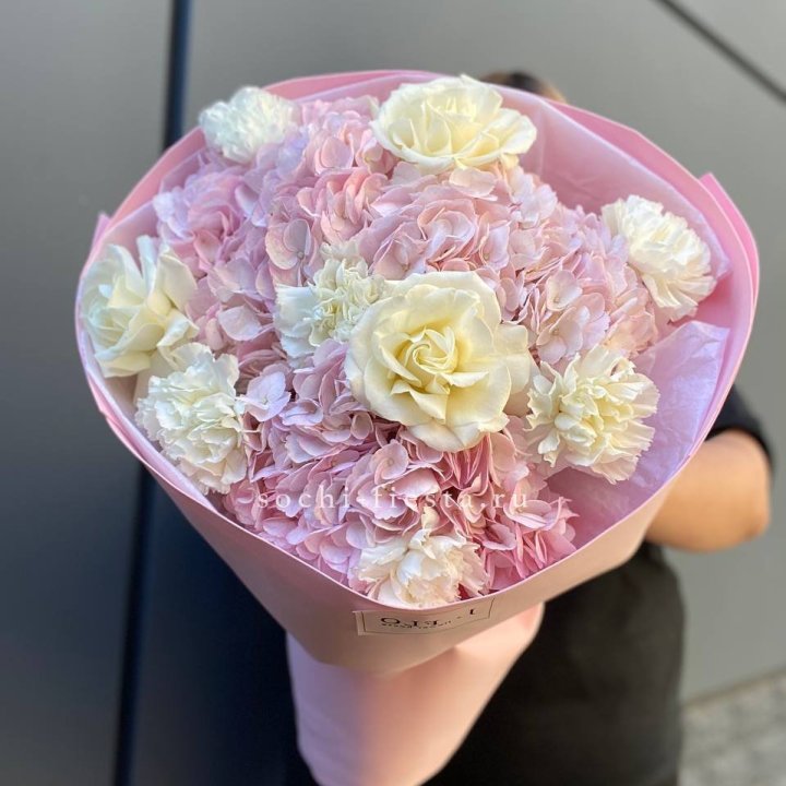  Букет гортензий и роз  в Шахтах