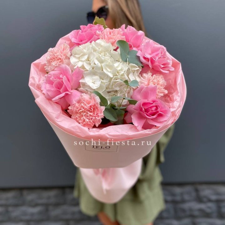  Букет роз и гортензии "Навола" в Шахтах