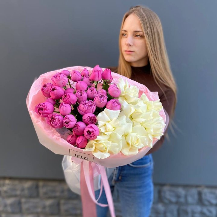 Дуо белых и кустовых роз в Шахтах