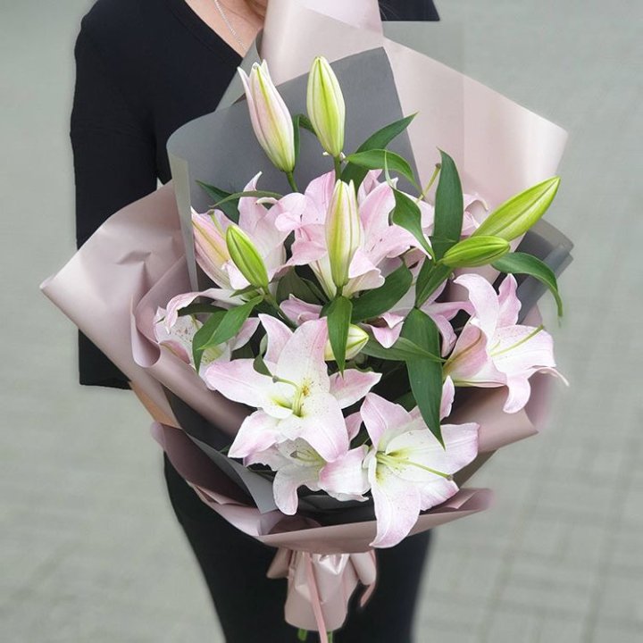 Букет розовых лилий в Шахтах