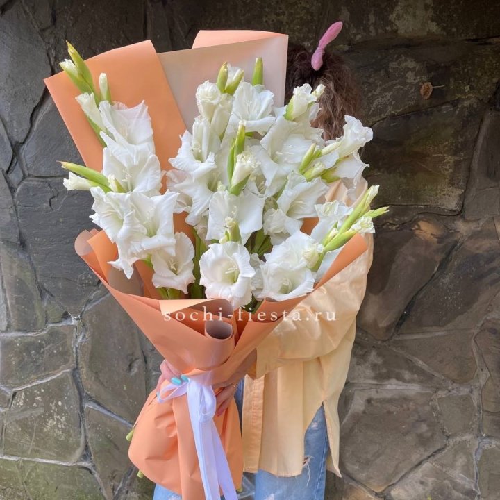 Букет белых гладиолусов  в Шахтах