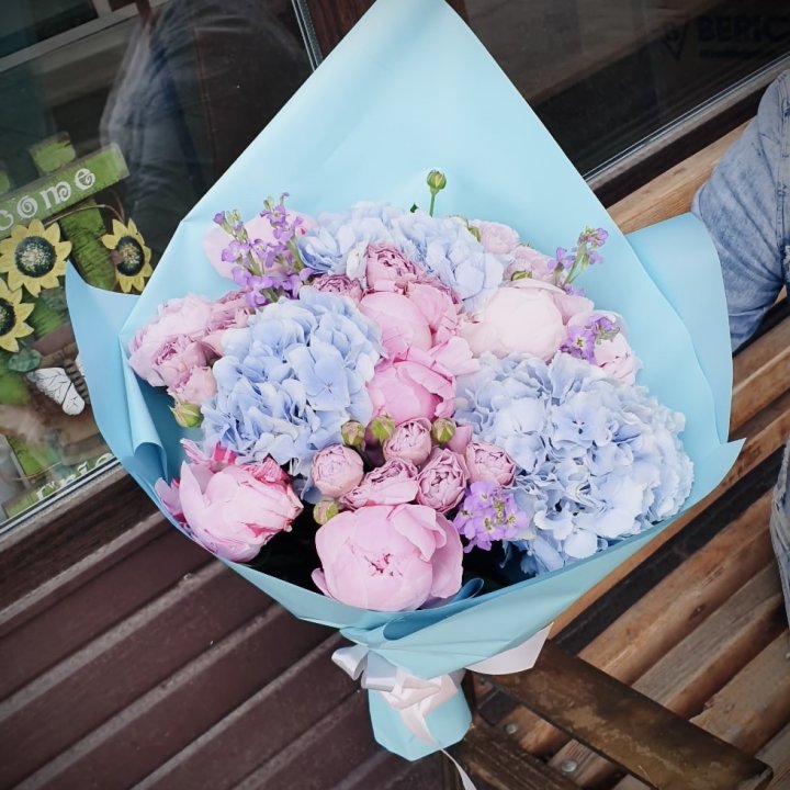 Букет с гортензиями "Блубери" в Шахтах