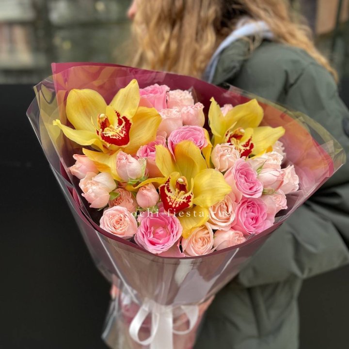  Букет орхидей и роз Есенья в Шахтах