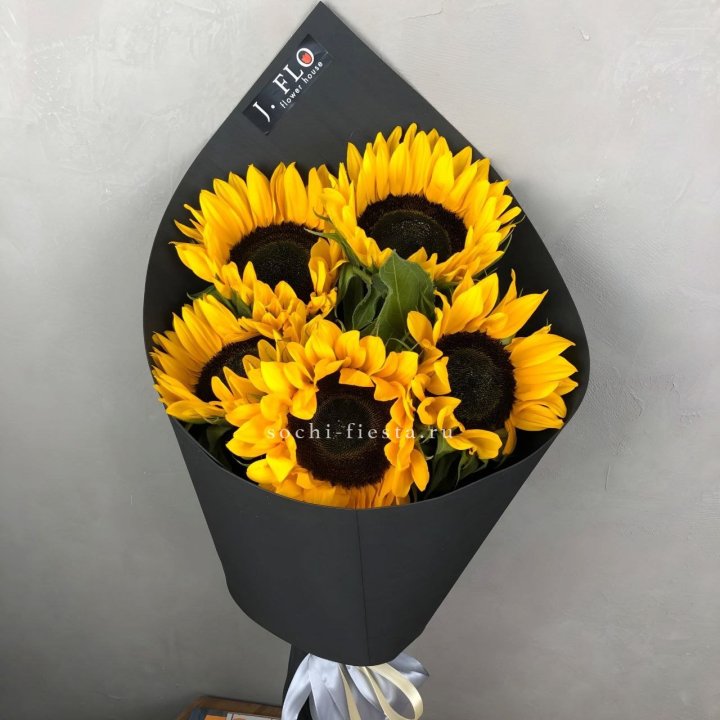 Букет из 5  подсолнухов в Шахтах