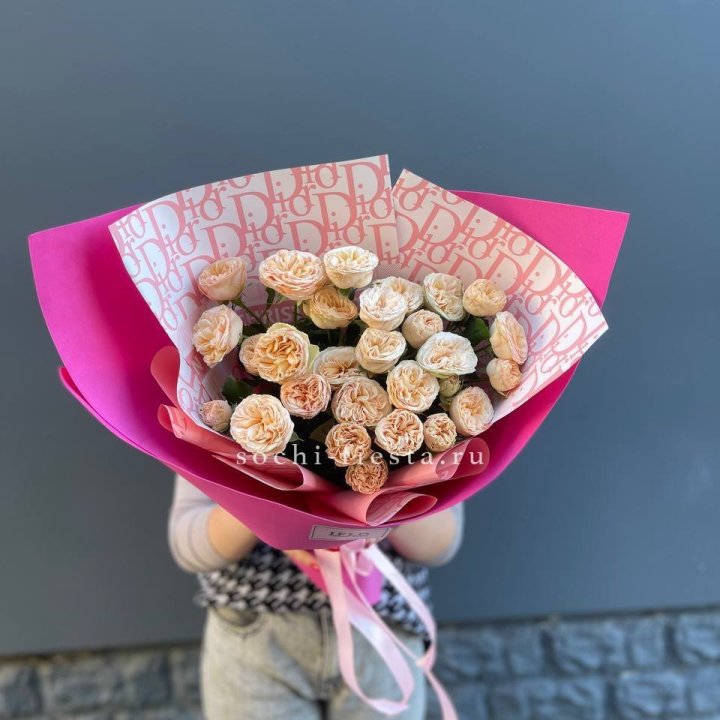 9 пионовидных роз в Шахтах