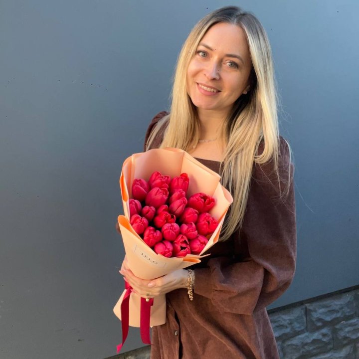  19 красных тюльпанов в Шахтах