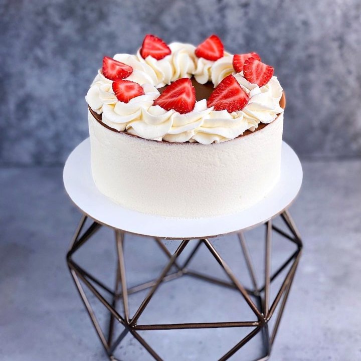 Торт "Клубника со сливками" в Шахтах