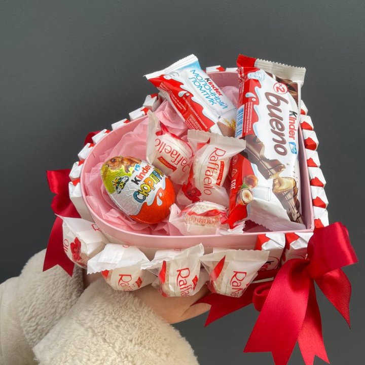 Бокс киндерами и раффаэлло в Шахтах