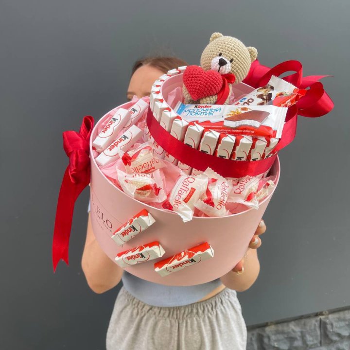 Бокс киндерами и раффаэлло 2 в Шахтах