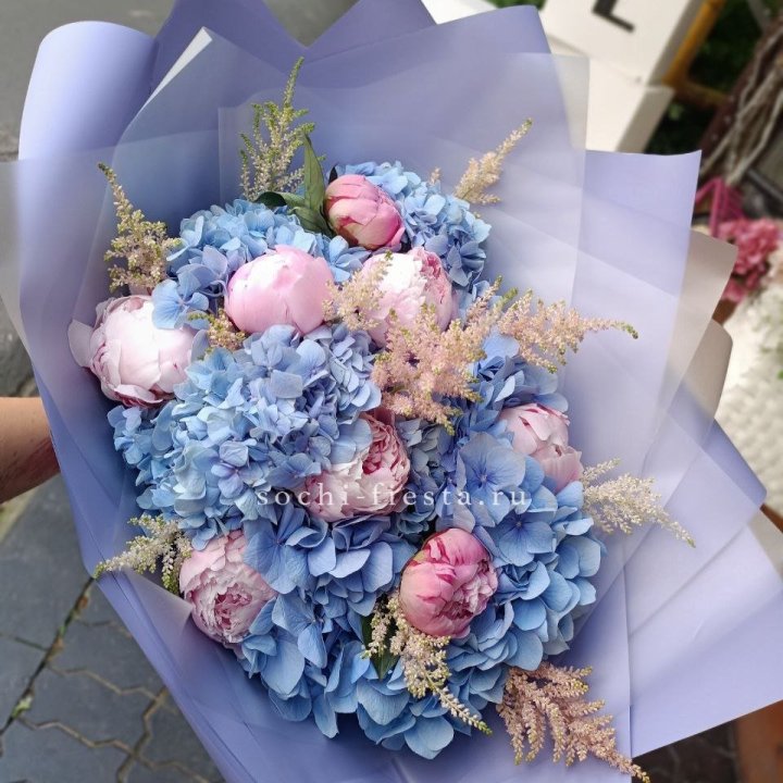 Дизайнерский букет с гортензией №3 в Шахтах