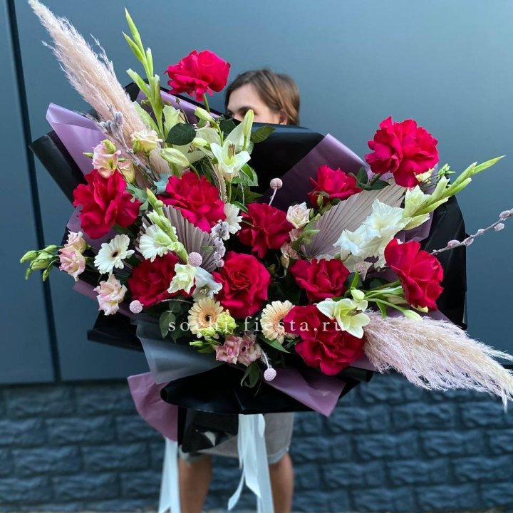 Дизайнерский букет Ред в Шахтах