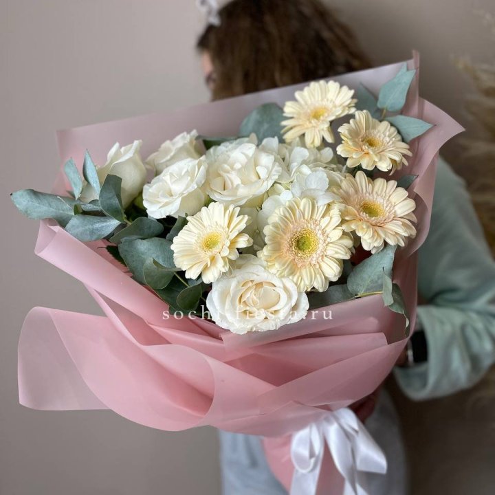 Букет роз, гортензии, гербер  в Шахтах