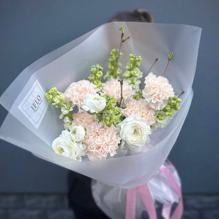 Букет маттиолы и ранункулюсов  в Шахтах