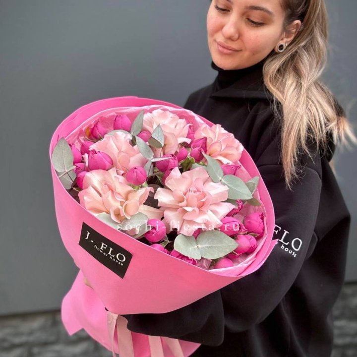 Букет французских и пионовидных роз "Ламиносо" в Шахтах