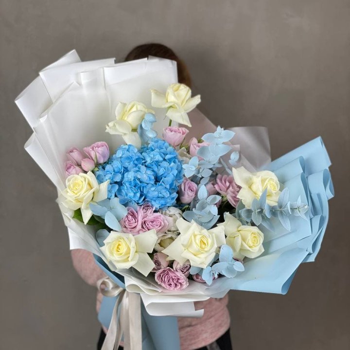 Дизайнерский букет "Блю скайфорт" в Шахтах