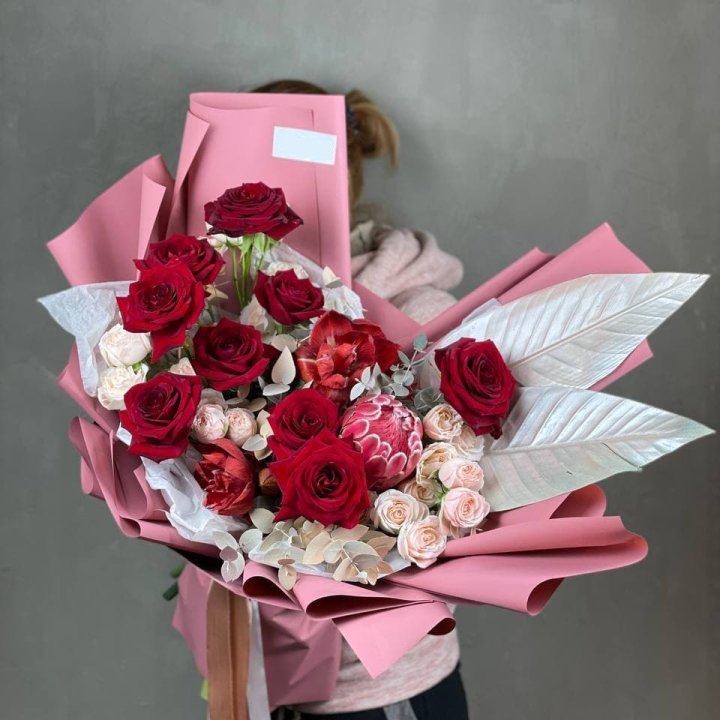 Дизайнерский букет "Ред Вильвет" в Шахтах