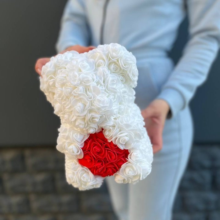 Медведь с красным седцем в Шахтах