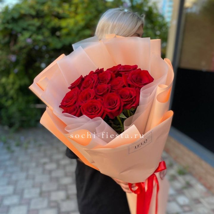 15 голландских роз в оформлении в Шахтах
