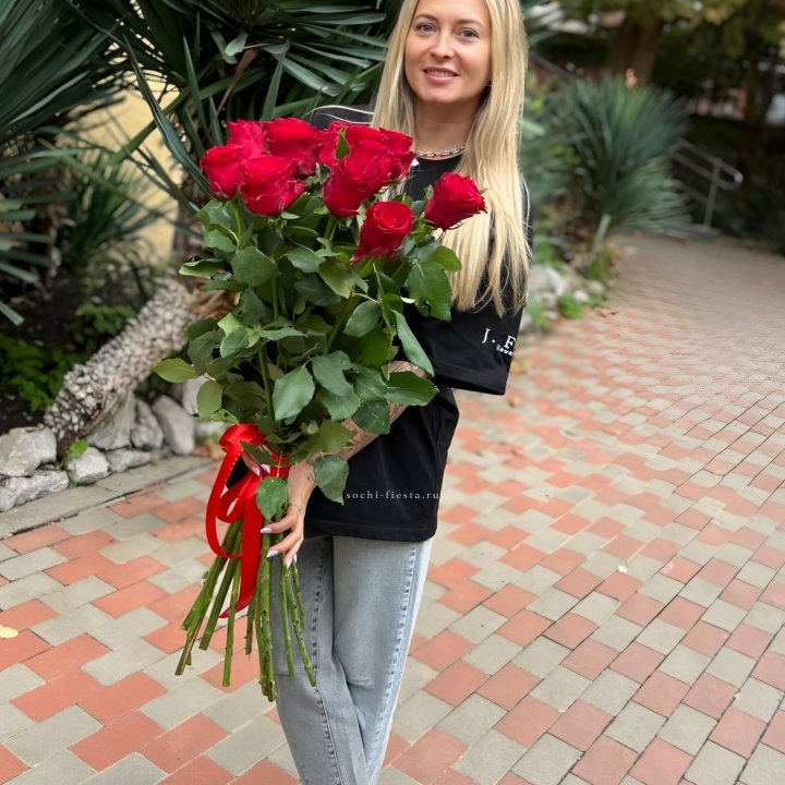 15 высоких красных роз в Шахтах