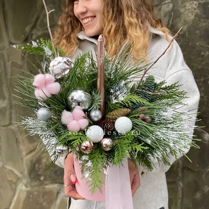 Новогодняя композиция в коробке пинк в Шахтах