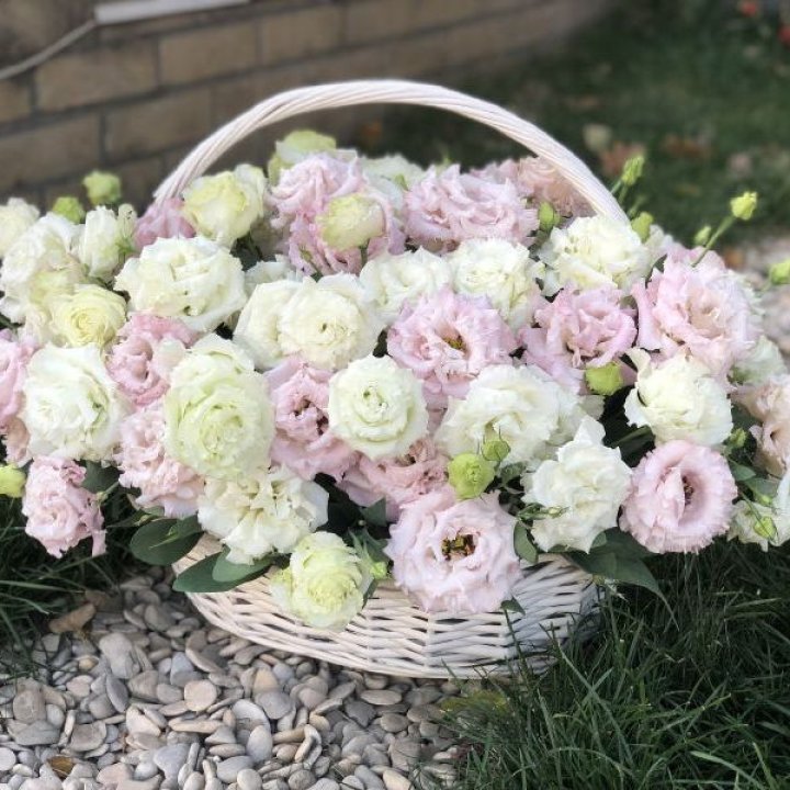 Корзина с эустомой в Шахтах