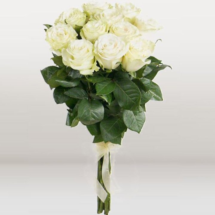 11 белых голландских роз в Шахтах
