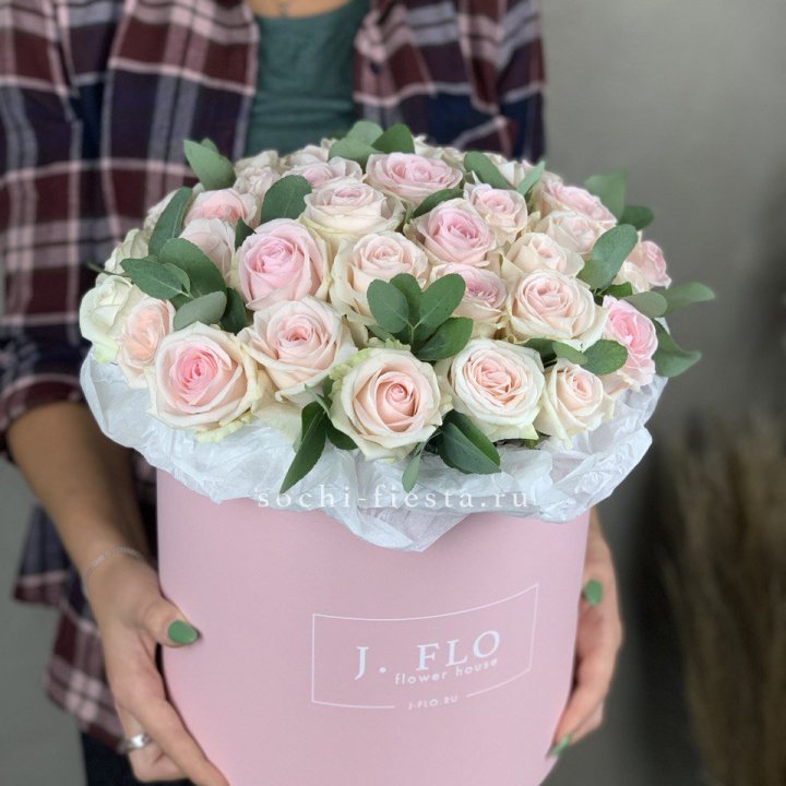 35 розовых роз в цилиндре в Шахтах