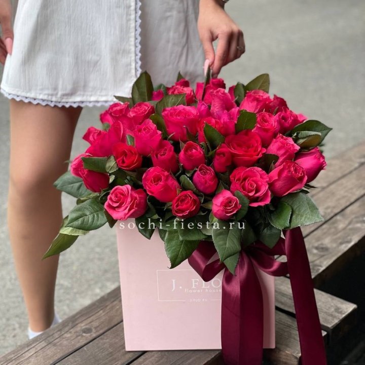 55 алых роз в кубе в Шахтах