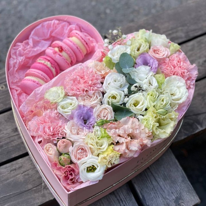 Бокс-сердце с макарон "Пинк" в Шахтах