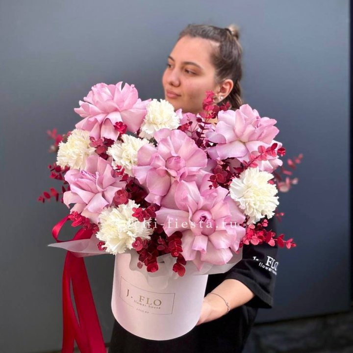 Бокс с французскими розами "Вела вита" в Шахтах