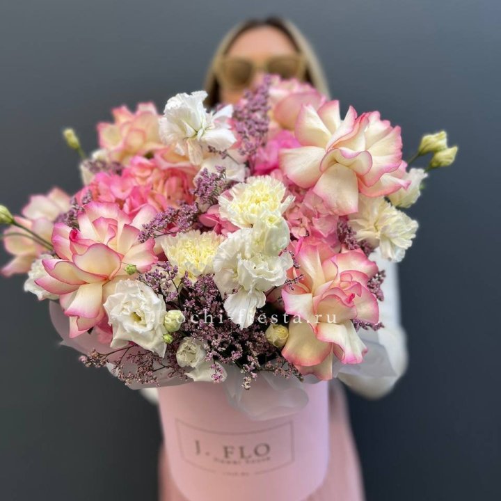 Цветочная композиция "Глория" в боксе в Шахтах