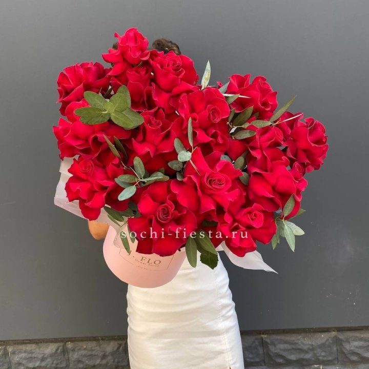 Бокс из 17 французских роз с доставкой в Шахтах