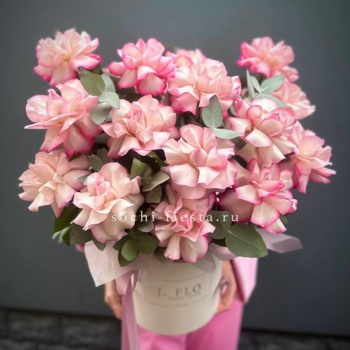 17 Французских  роз Венди в боксе в Шахтах