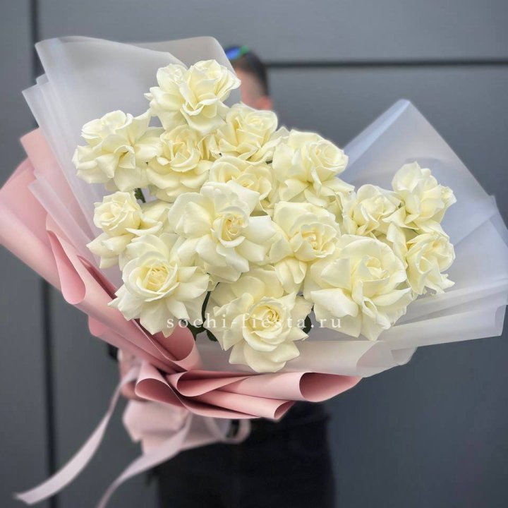 Букет из 15 французских роз Вайт дрим в Шахтах