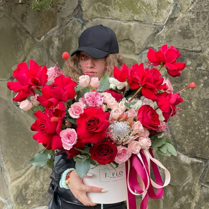 Яркий бокс "Для неё" в Шахтах