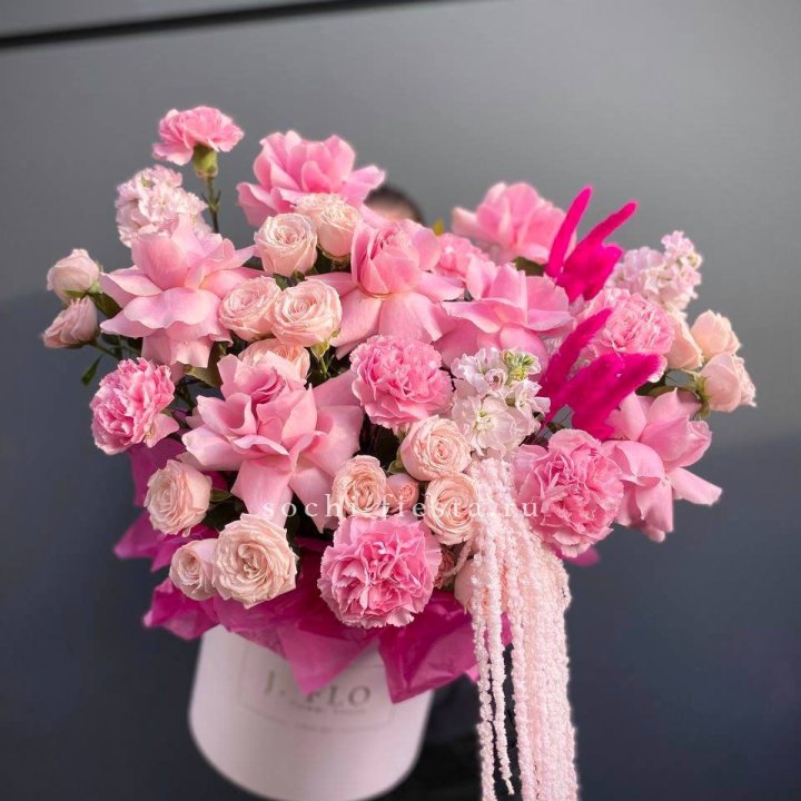 Цветочная коробка "Стелла" с доставкой в Шахтах