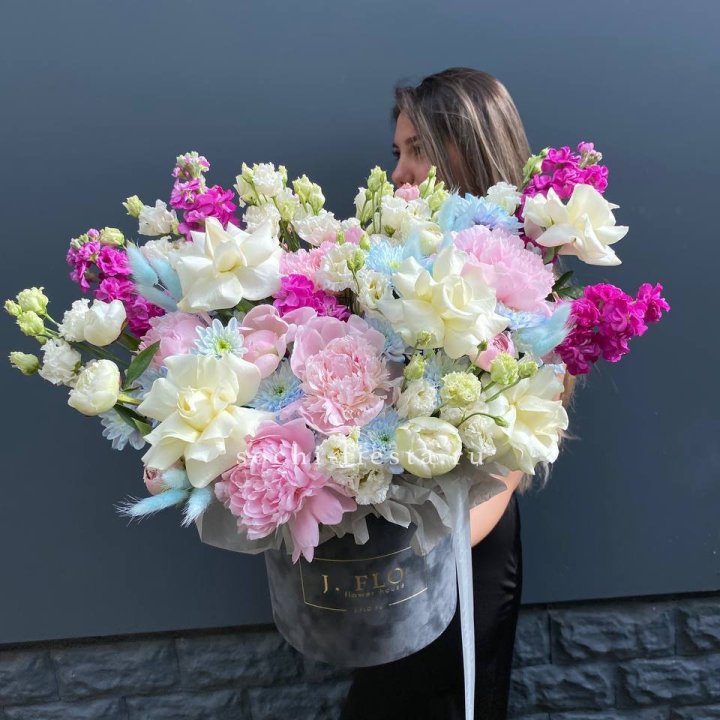 Дизайнерский цилиндр "Пионы гарден" в Шахтах