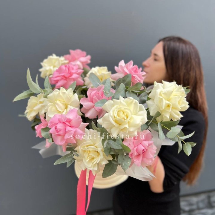 Зефирный бокс из 17 французских роз микс в Шахтах