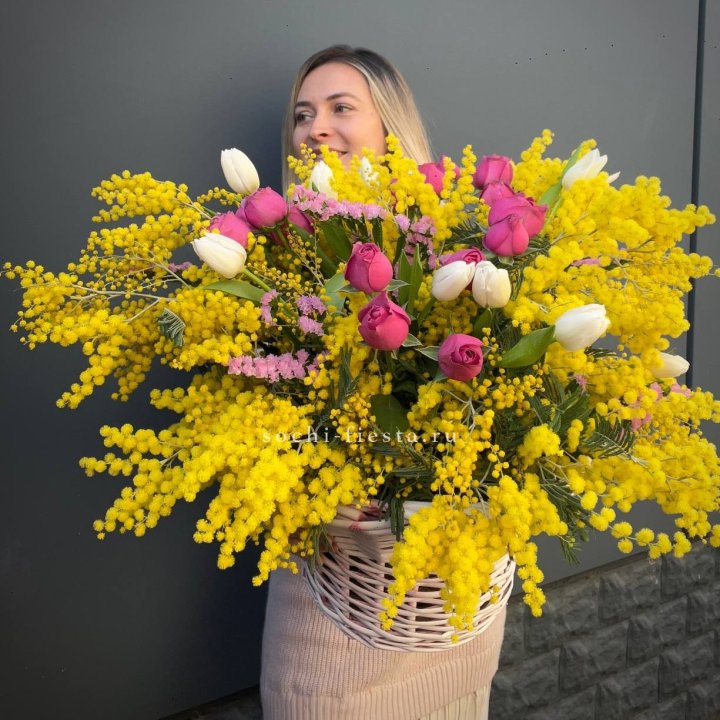 Цветочная корзина с мимозой "Спринг" в Шахтах