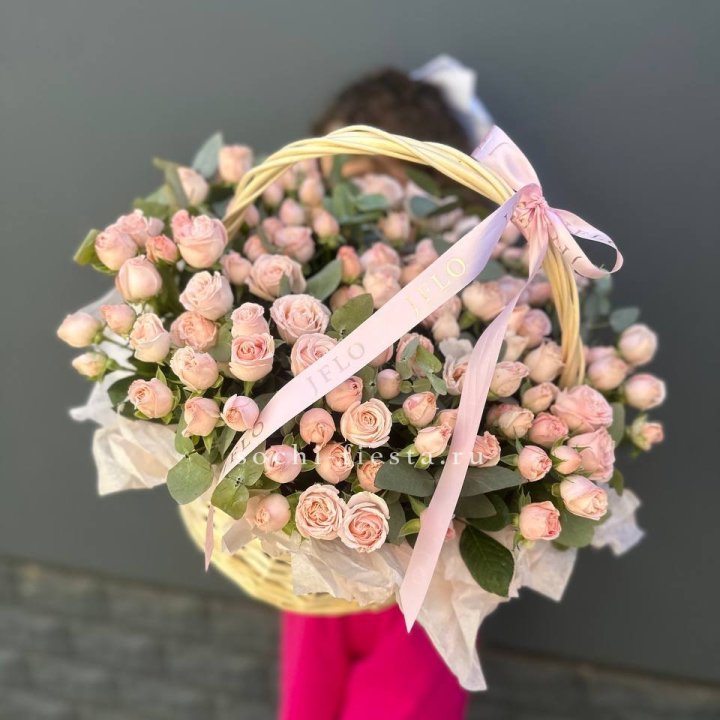 Корзина кустовых пионовидных роз в Шахтах