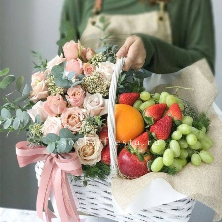 Фруктовая корзина c цветами в Шахтах