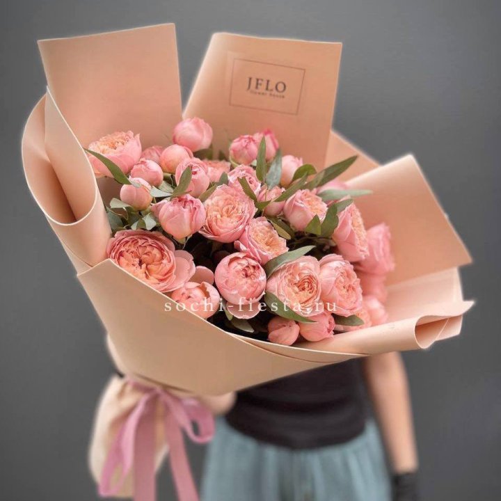 Букет из 9 кустовых роз Джульетта в Шахтах